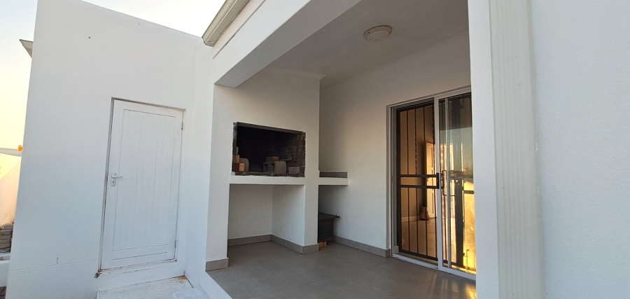 2 Bedroom Property for Sale in Laguna Hills Western Cape